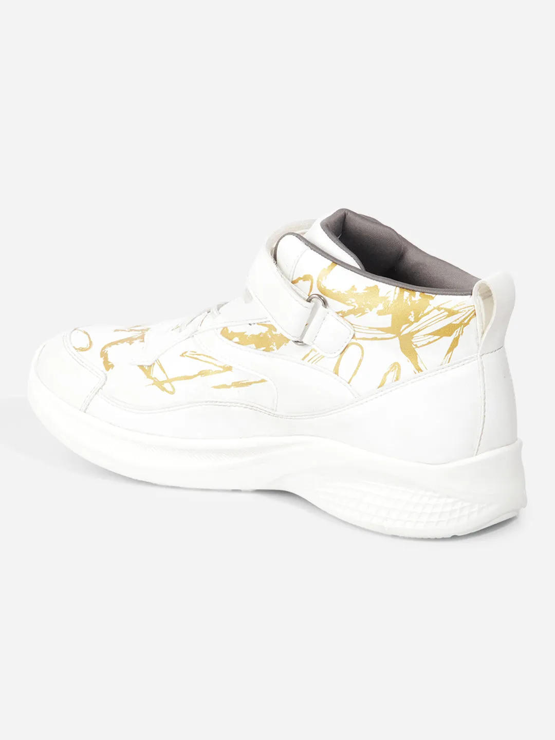 IX7132 Mens Textured Print Sneakers in White