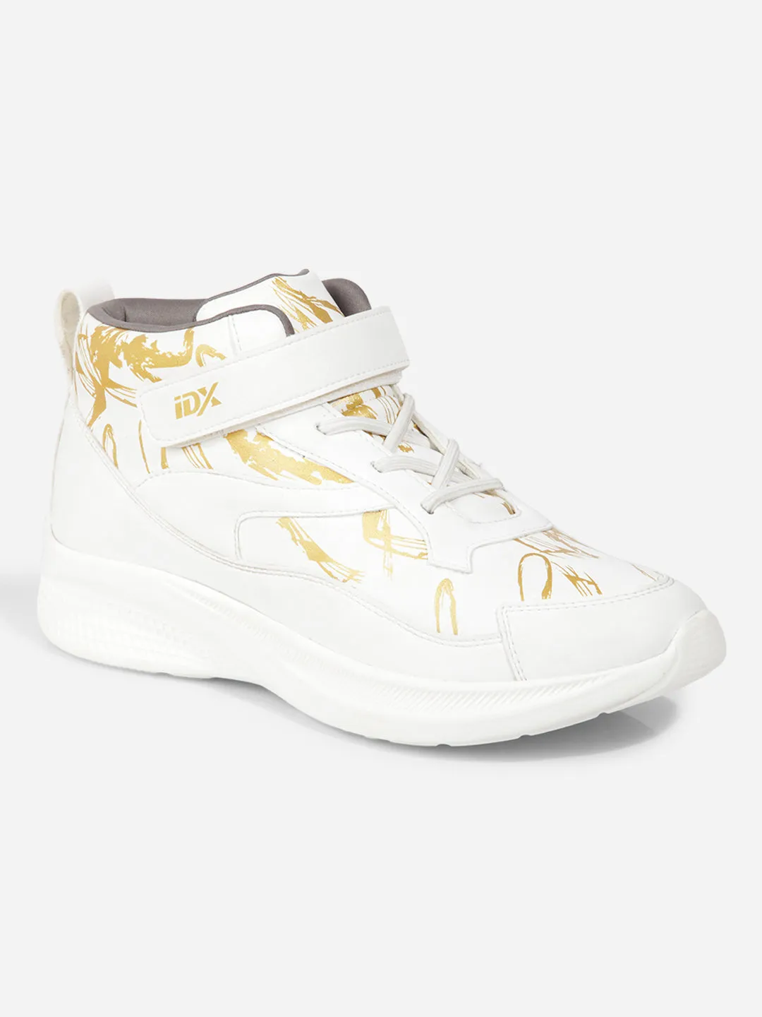 IX7132 Mens Textured Print Sneakers in White